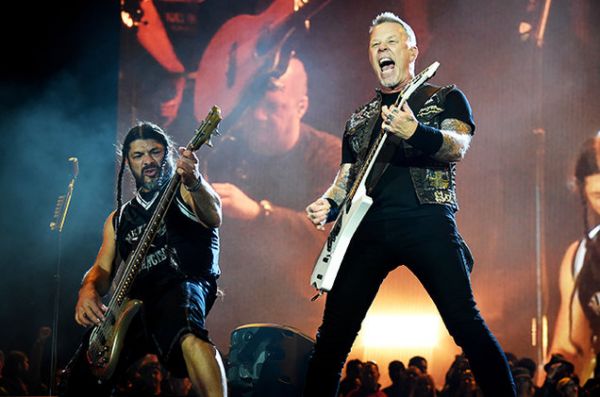 Két lemezt is piacra dob a Metallica!