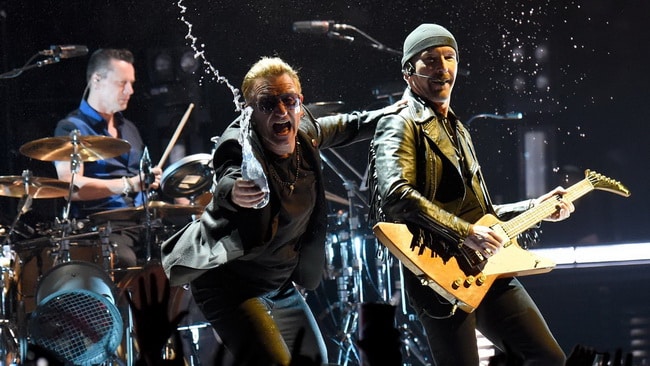 U2 – Sikeres album, hosszú turné, jótékonyság és terrorellenes fellépés